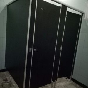 Pemasangan untuk 8 unit toilet cubicle di TIRNANOG