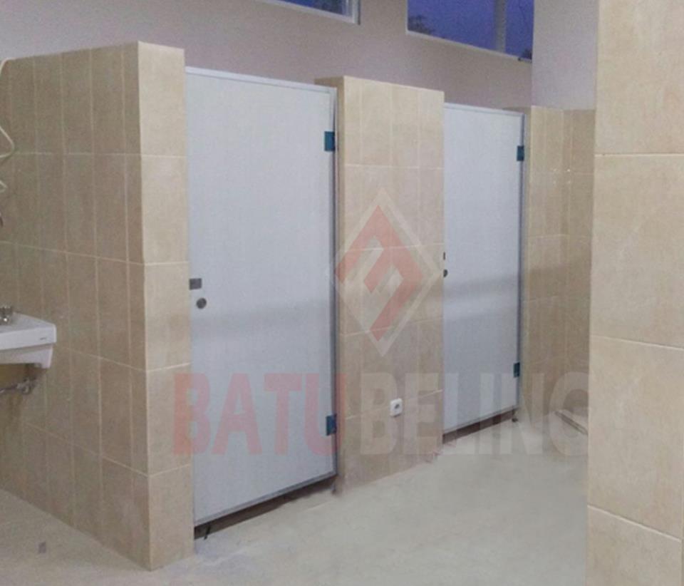 Pemasangan Pintu Kamar Mandi Phenolic