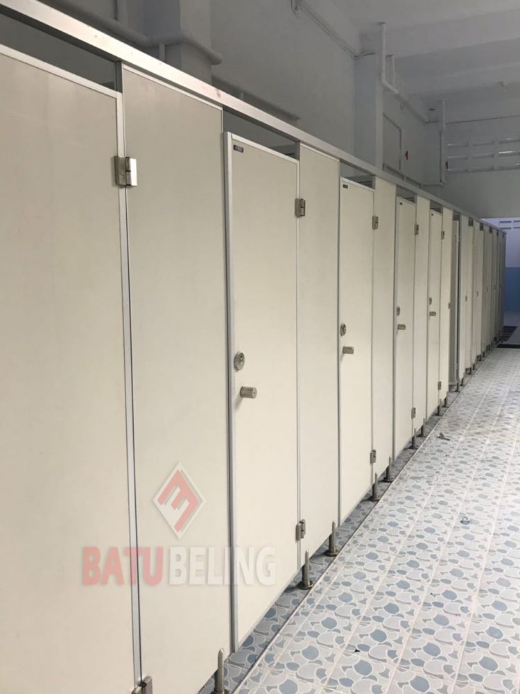 Partisi Toilet Pvc Board - Cubicle Tipe Ekonomis
