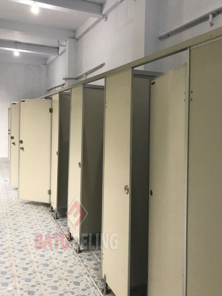 Partisi Toilet Pvc Board - Cubicle Tipe Ekonomis