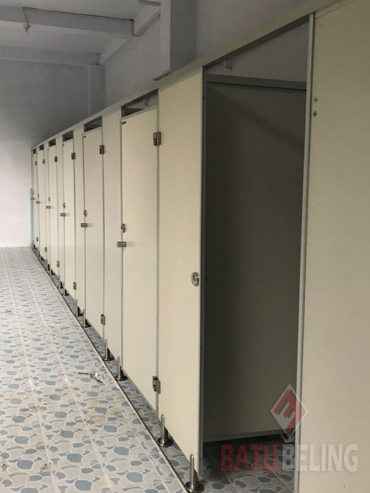 Partisi Toilet Pvc Board - Cubicle Tipe Ekonomis