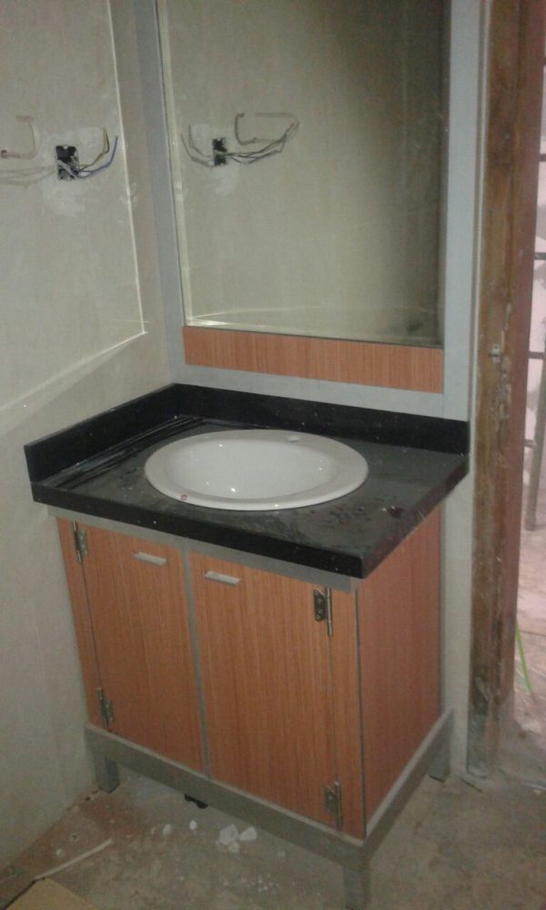 Jasa Aplikator Cubicle Toilet Surabaya