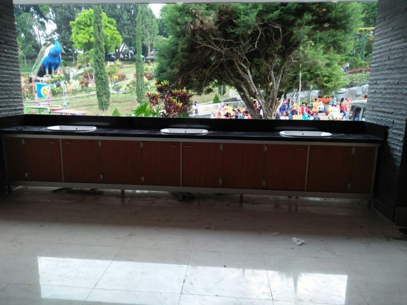 Jasa Aplikator Cubicle Toilet Surabaya