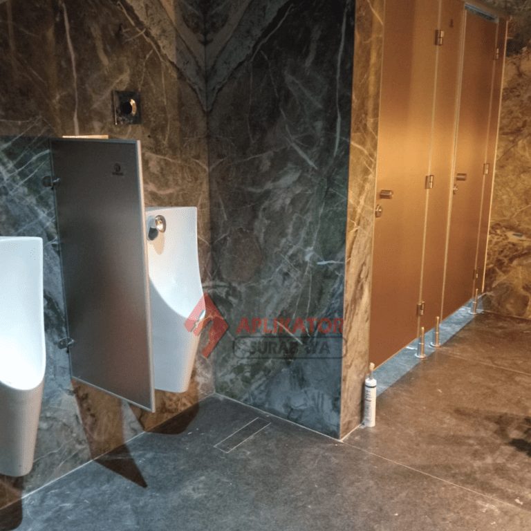 Cubicle Toilet Mewah di Caffe Brew and Else Surabaya No.1 3 cubicle toilet
